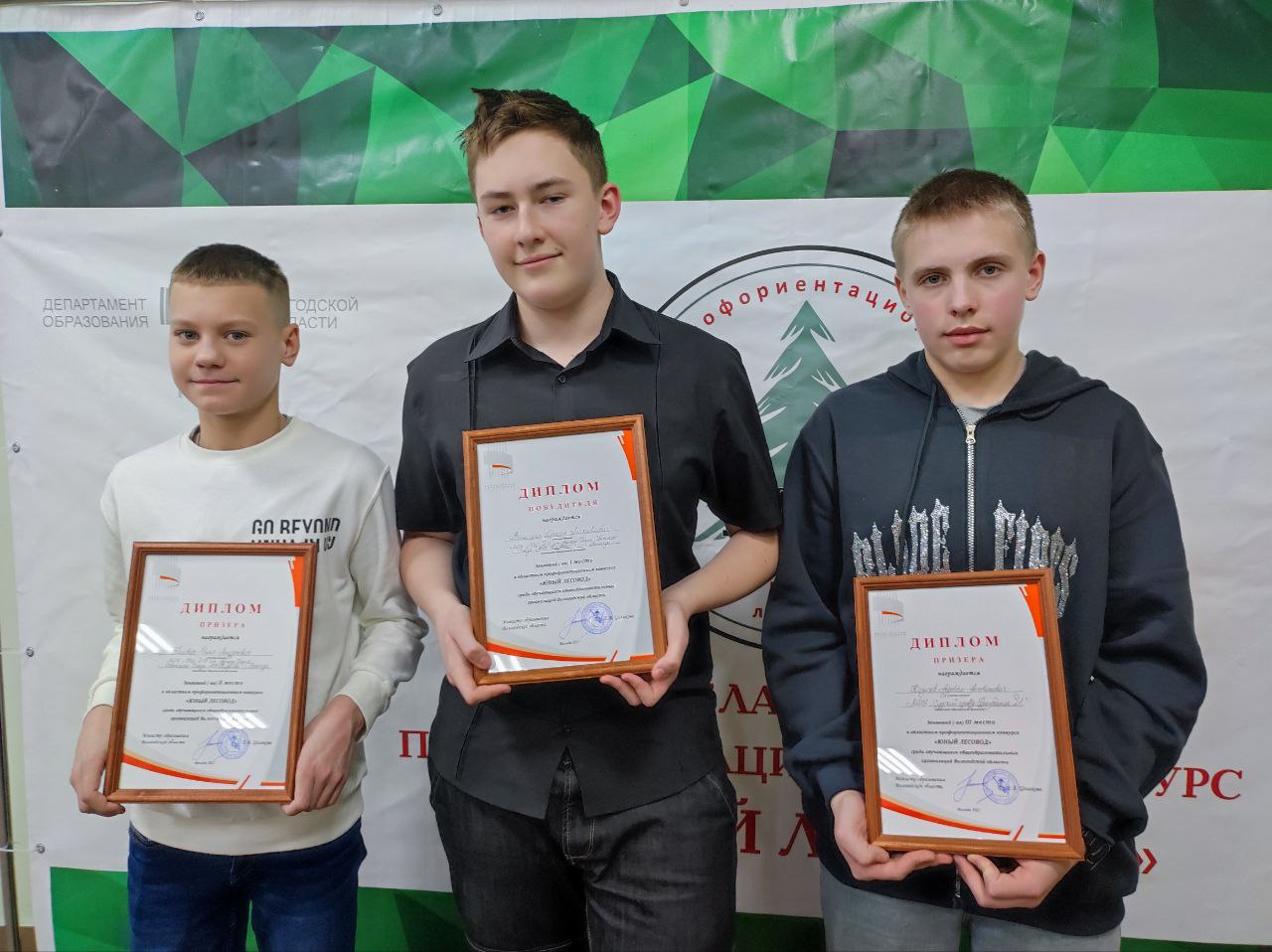 photo 5307904697216134491 y